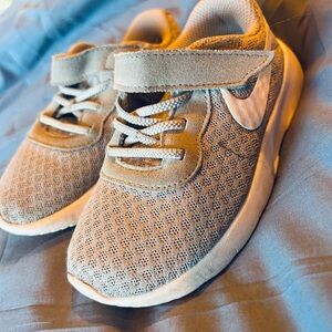 Toddler Nikes sz 6